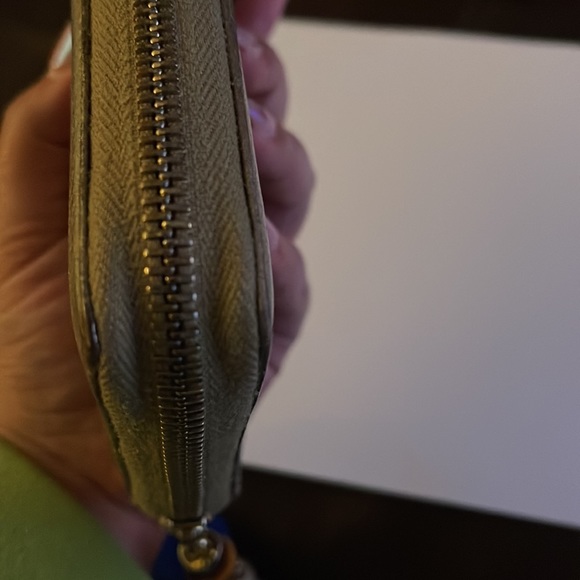 Gucci Gold Leather Bamboo Tassel Zip Around Wallet - Picture 5 of 8